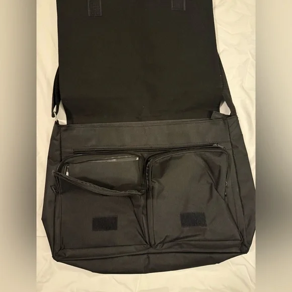 The Who - Classic Tour Memorabilia - Black Canvas Messenger Bag - Picture 3 of 6